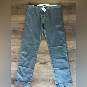 NWT- J.Crew Men's Grey 35x32 Slim fit flex pants causal golf preppy